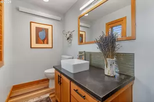 1307 Columbia St, Hood River, OR 97031 - Photo 15