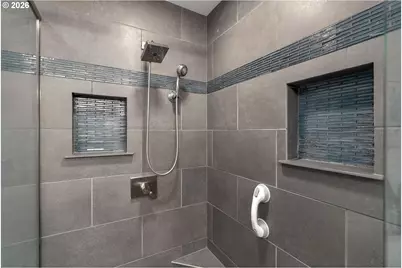 1307 Columbia St, Hood River, OR 97031 - Photo 23