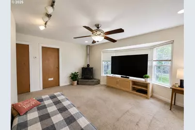 1688 NW Eden St, Roseburg, OR 97470 - Photo 3