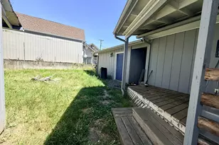 1688 NW Eden St, Roseburg, OR 97470 - Photo 13