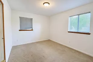 1688 NW Eden St, Roseburg, OR 97470 - Photo 9