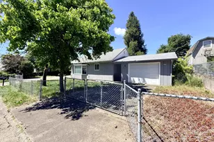 1688 NW Eden St, Roseburg, OR 97470 - Photo 15