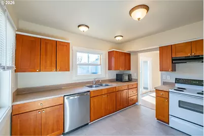 3392 Sunnyview Rd NE, Salem, OR 97301 - Photo 7