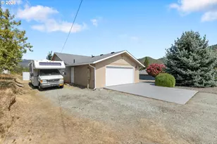 143 Briggs Dr, Myrtle Creek, OR 97457 - Photo 3