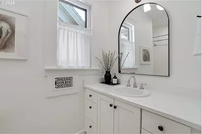 2373 NW Johnson St, Portland, OR 97210 - Photo 31