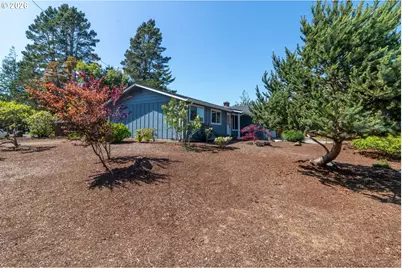1715 W Park Dr, Florence, OR 97439 - Photo 3