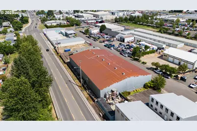 3195 Meadow Ln, Eugene, OR 97402 - Photo 1