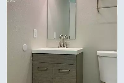 5135 NE Flanders St, Portland, OR 97213 - Photo 9