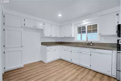 20320 SE Walgren Rd, Damascus, OR 97089 - Photo 5