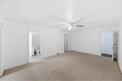 16933 SE Laugardia Way, Milwaukie, OR 97267 - Photo 17