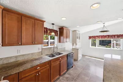 16933 SE Laugardia Way, Milwaukie, OR 97267 - Photo 11