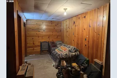187 W Oregon Ave, Creswell, OR 97426 - Photo 9