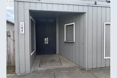 187 W Oregon Ave, Creswell, OR 97426 - Photo 3