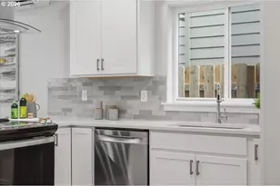 9269 E Burnside St, Portland, OR 97216 - Photo 9