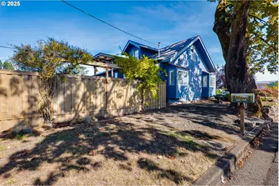 1021 Deal St, Junction City, OR 97448 - Photo 7