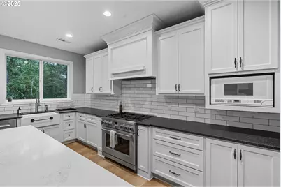 1109 NW Frazier Ct, Portland, OR 97229 - Photo 9