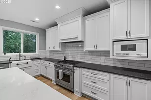 1109 NW Frazier Ct, Portland, OR 97229 - Photo 9