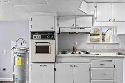 745 Dakota Ave, Medford, OR 97501 - Photo 15