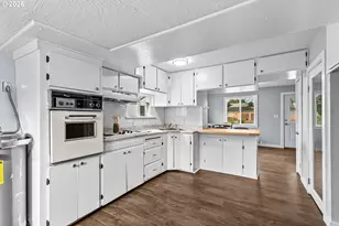 745 Dakota Ave, Medford, OR 97501 - Photo 13