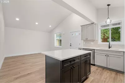12270 Meadowlawn Dr, Oregon City, OR 97045 - Photo 13