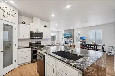 438 Greencrest St, Salem, OR 97301 - Photo 13