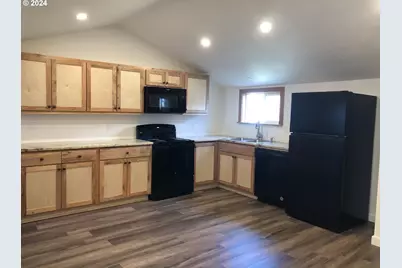 345 S 38th St, Springfield, OR 97478 - Photo 5