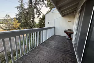 8 NW Mountain View Dr, Roseburg, OR 97471 - Photo 9