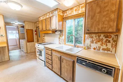 1600 Rhododendron Dr #207, Florence, OR 97439 - Photo 9