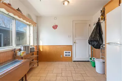 2064 Grant St, Eugene, OR 97405 - Photo 13