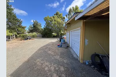 465 N 8th St, Lakeside, OR 97449 - Photo 21