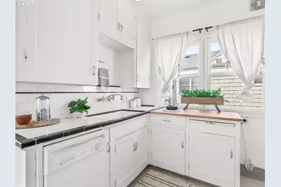 2805 SE Grant St, Portland, OR 97214 - Photo 9