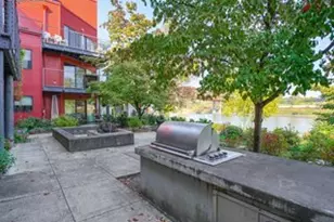910 NW Naito Pkwy, Portland, OR 97209 - Photo 25