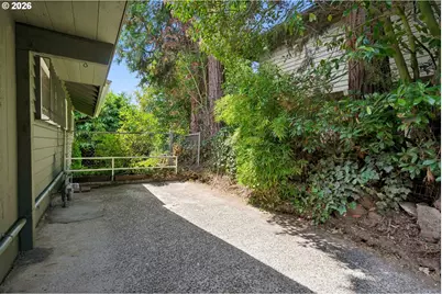 2833 NE 89th Ave, Portland, OR 97220 - Photo 5