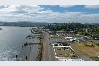 1685 N Bayshore Dr, Coos Bay, OR 97420 - Photo 3