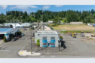 1685 N Bayshore Dr, Coos Bay, OR 97420 - Photo 13