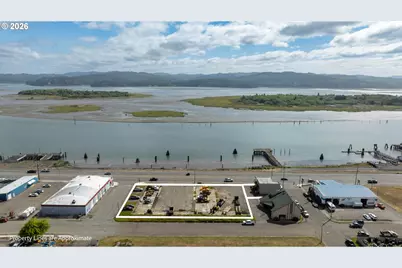 1685 N Bayshore Dr, Coos Bay, OR 97420 - Photo 15