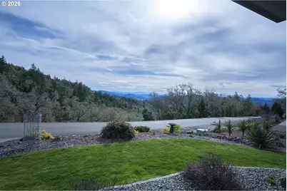 1252 Southridge Way, Roseburg, OR 97470 - Photo 13