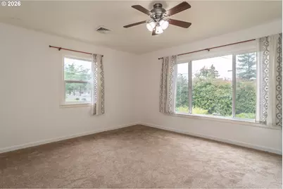 461 W Broccoli St, Roseburg, OR 97471 - Photo 11