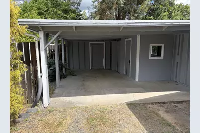 461 W Broccoli St, Roseburg, OR 97471 - Photo 35