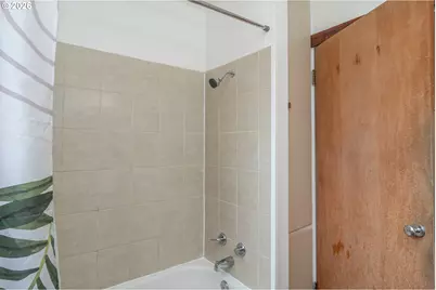 461 W Broccoli St, Roseburg, OR 97471 - Photo 9