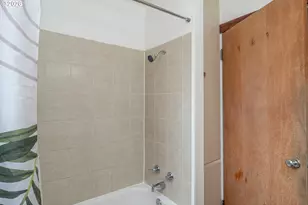 461 W Broccoli St, Roseburg, OR 97471 - Photo 9