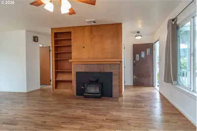 461 W Broccoli St, Roseburg, OR 97471 - Photo 3