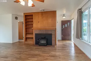 461 W Broccoli St, Roseburg, OR 97471 - Photo 3