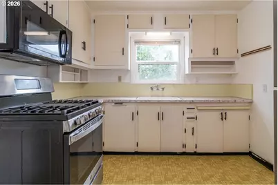 461 W Broccoli St, Roseburg, OR 97471 - Photo 17