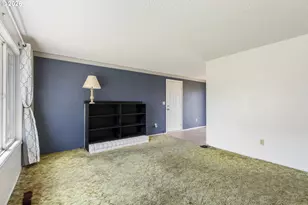 1911 Palos Verdes Dr, Roseburg, OR 97471 - Photo 11