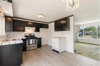 1911 Palos Verdes Dr, Roseburg, OR 97471 - Photo 15