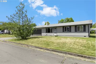 1911 Palos Verdes Dr, Roseburg, OR 97471 - Photo 1
