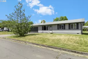 1911 Palos Verdes Dr, Roseburg, OR 97471 - Photo 1