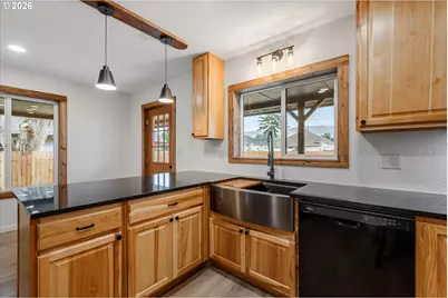 1004 Walnut St, Baker City, OR 97814 - Photo 3