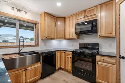 1004 Walnut St, Baker City, OR 97814 - Photo 7